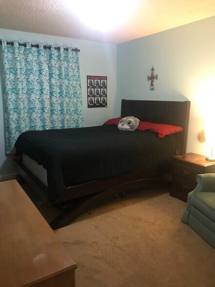 Building Photo - 13131 E Florida Ave