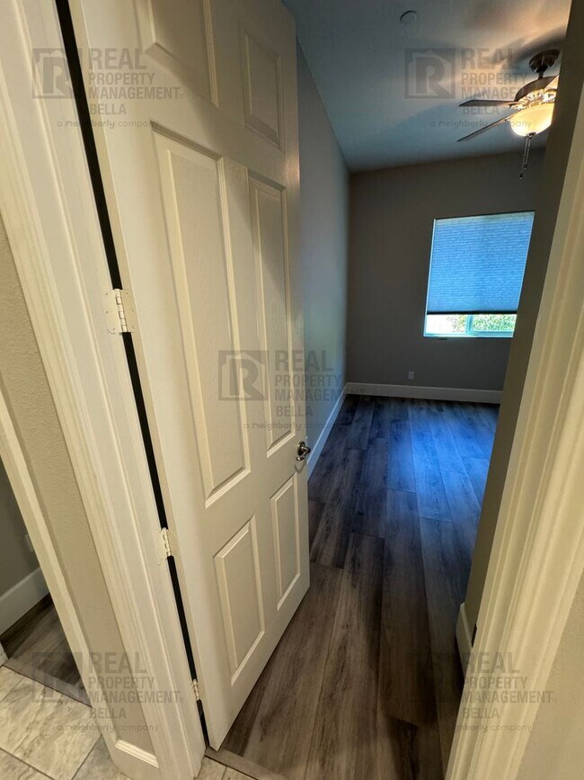 Building Photo - Beautiful Winchester Home with Open Floor Plan, Office & Solar
