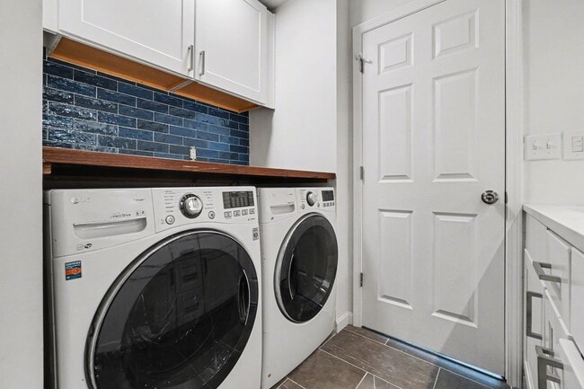 Building Photo - 1119 E McMillan St