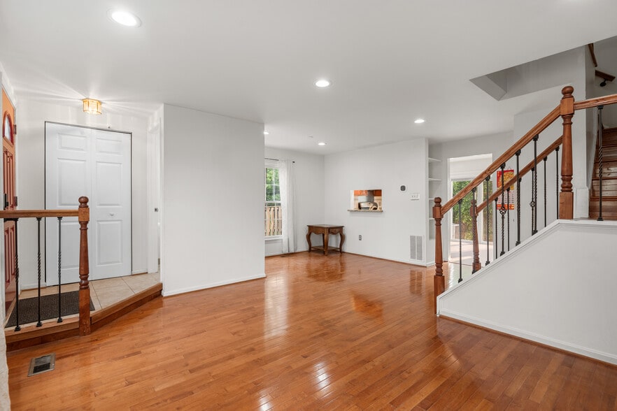 living room - 8063 Dulciana Ct