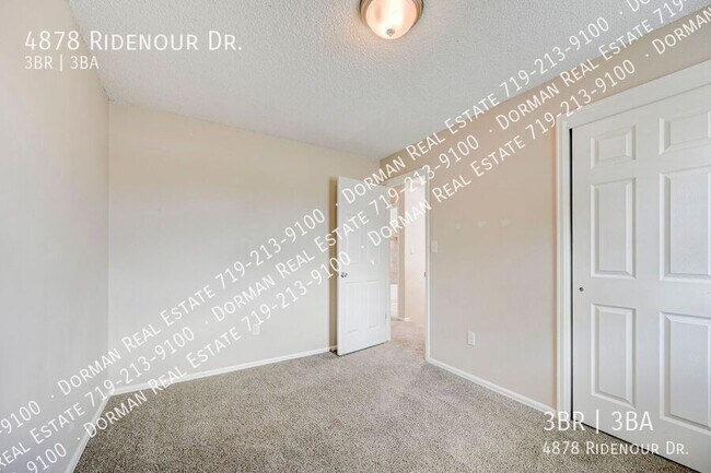 Building Photo - 4878 Ridenour Dr