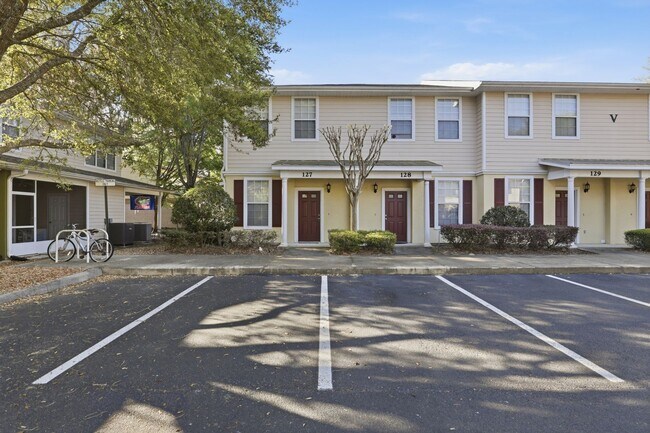 Building Photo - Conveniently located condo in Grantwood