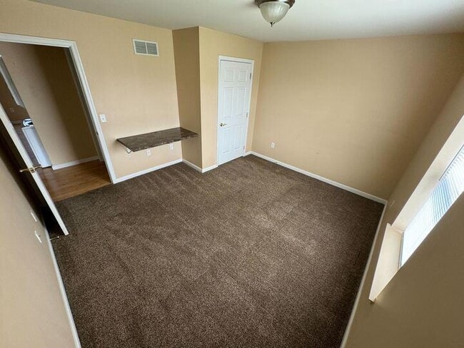 Building Photo - 601 Honeysuckle Ln