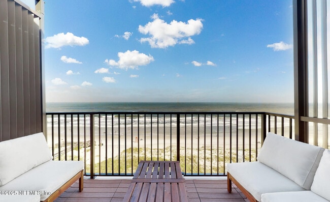 Building Photo - 601 1st St S