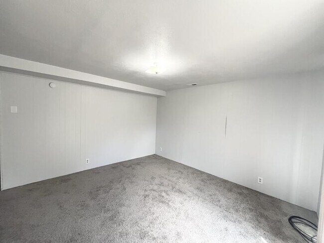 Building Photo - 1265 Crandall Ave S
