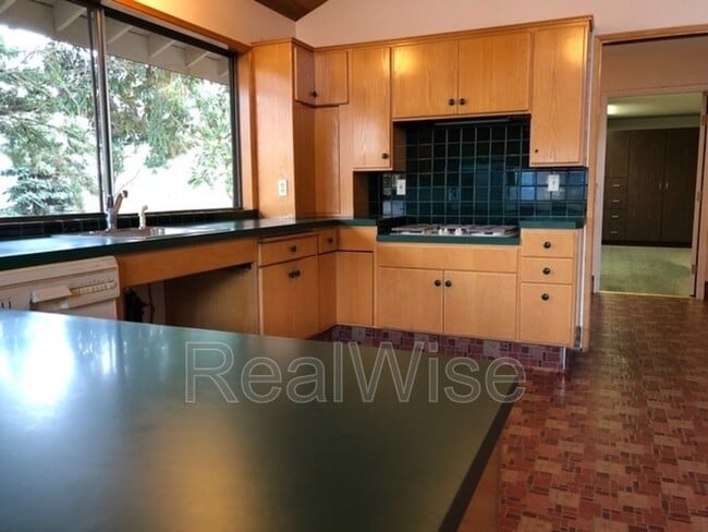 Building Photo - 7730 SW Eaker Pl