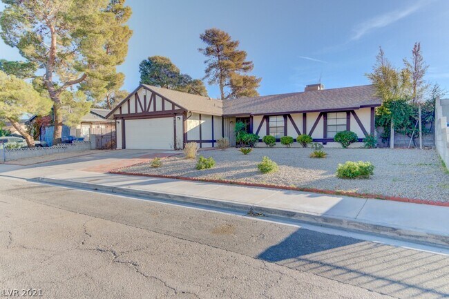 Primary Photo - 6261 W La Palma Pkwy