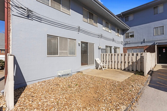 Building Photo - 403 W 87 Pl