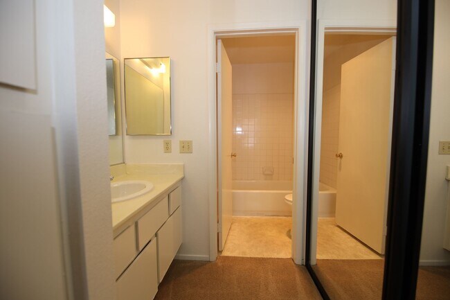 Building Photo - 4742 Nara Vista Way