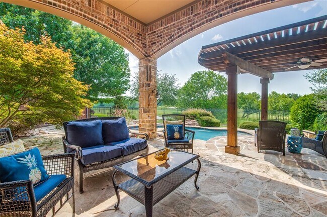 Building Photo - 2613 Round Table Blvd