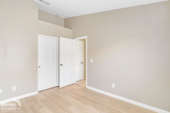 Building Photo - Charming 3 Bdm 2Ba Single-Story Home in Gl...