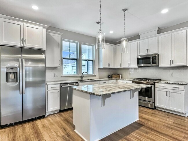 Building Photo - 260 Symphony Ave