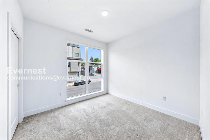 Building Photo - 3500 S Corona St