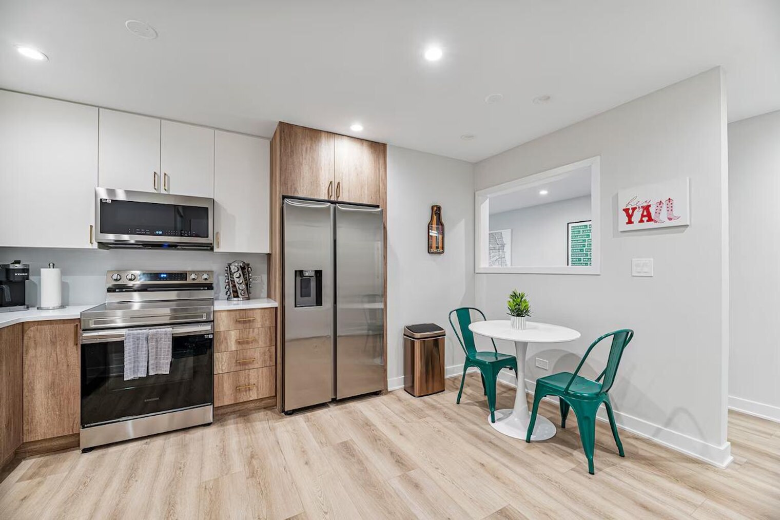 Building Photo - 2335 W Touhy Ave