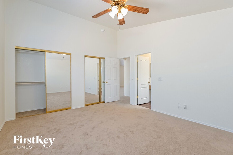 Building Photo - 3114 S Vaughn Dr
