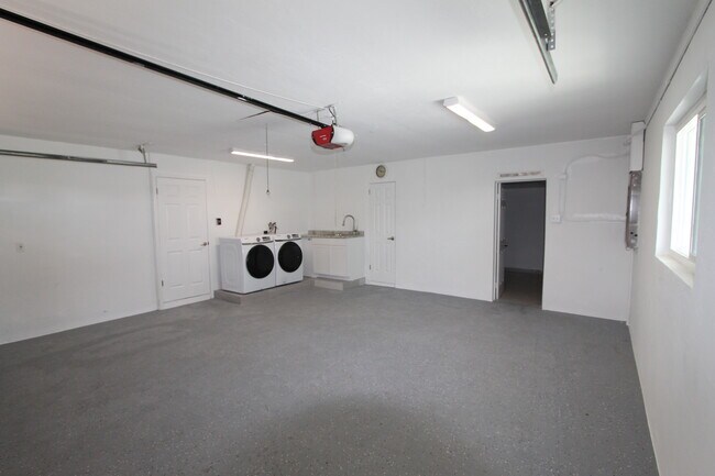 Building Photo - 5522 Yorkshire Way