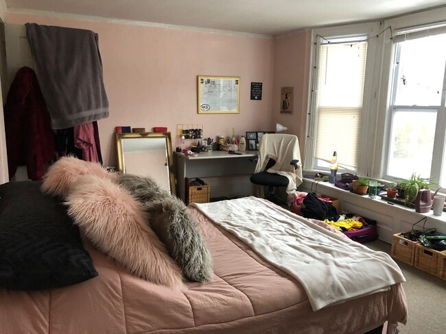 Building Photo - Downer upper house