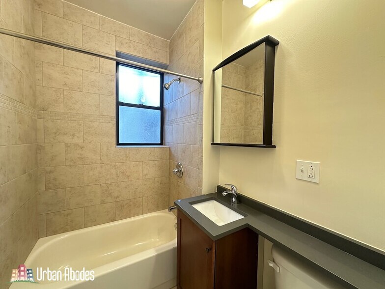 Building Photo - 342 Park Ave