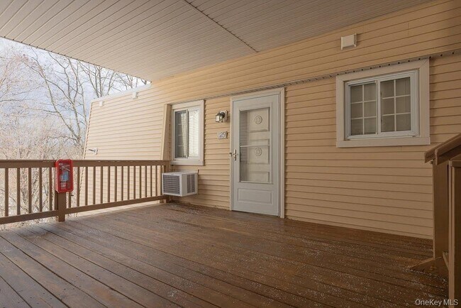 Building Photo - 529 Fox Run Ln