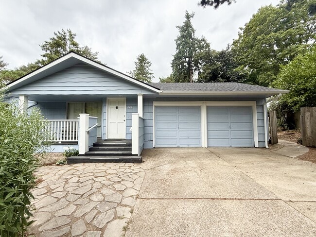Building Photo - 4751 SW 53rd Ave