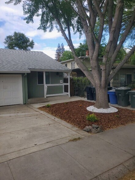 Building Photo - 1089 6th Ave