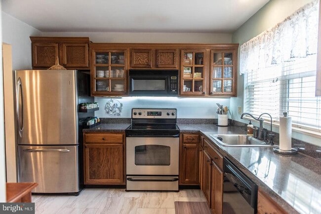 Building Photo - 609 Cambridge Ct