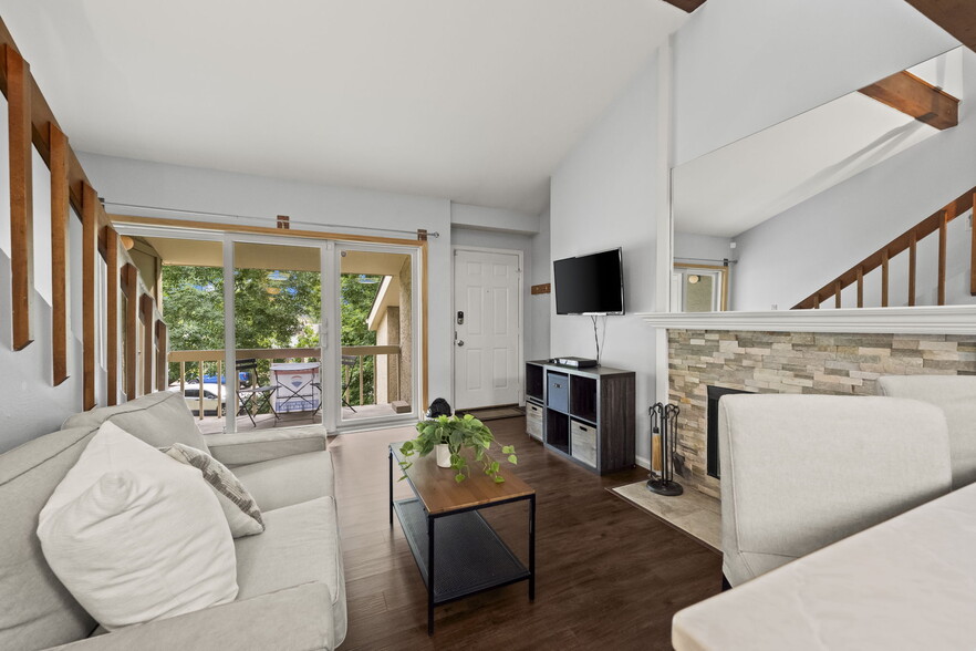 Primary Photo - 20 S Boulder Cir