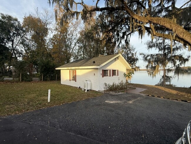 Building Photo - 8801 E Moonrise Ln