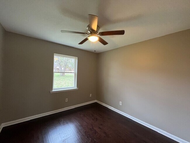 Building Photo - Renovated 4 Bedroom 1 Bath Home for Rent!