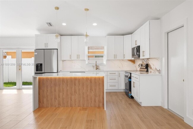 Building Photo - 102 SW 13th Ave