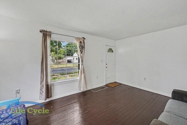 Building Photo - 2052 Collingwood Ave SW