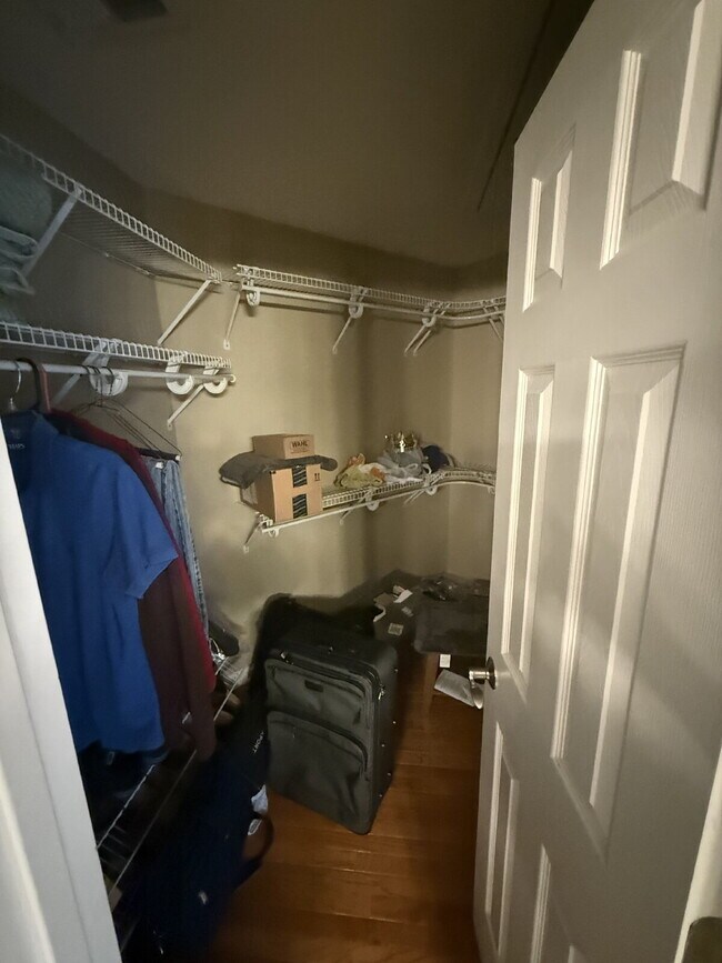 Building Photo - "Spacious 3-Bedroom Gem in Brentwood – FENCED yard. Modern Comfort with 2.5 Baths and 1850 Sq Ft!"