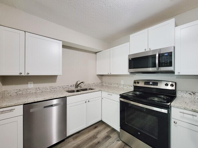 Building Photo - 5606 Willow Glen Dr