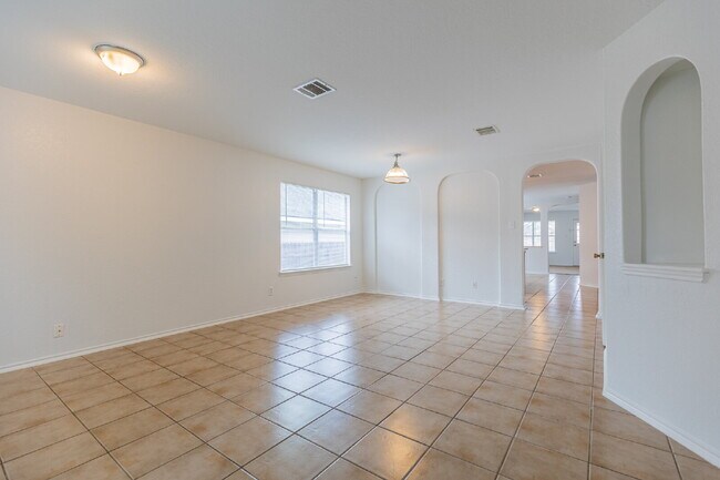 Building Photo - 2476 Medina Dr