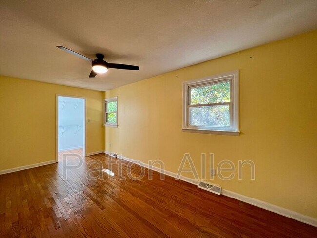 Building Photo - 126 Locust Ct