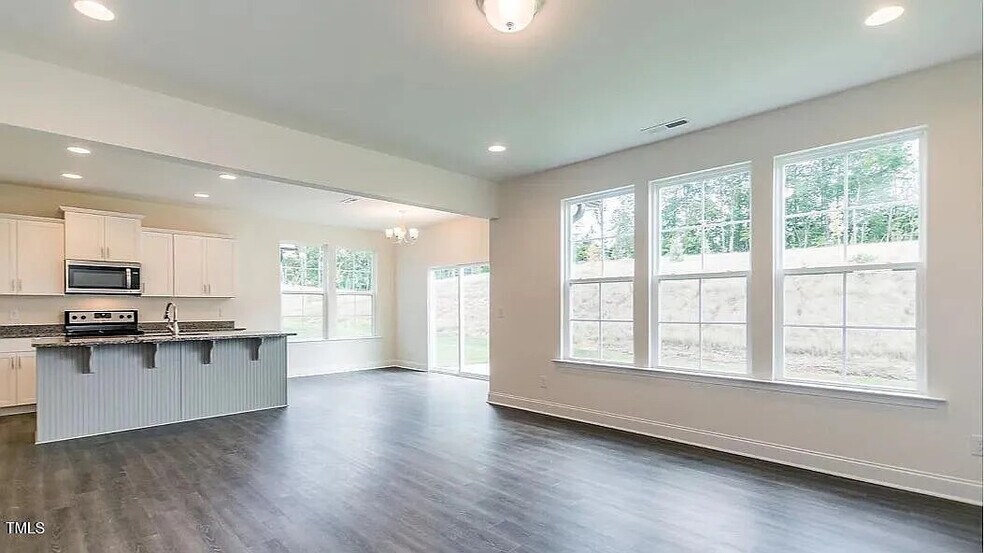 Building Photo - Room in House on Burford Wy