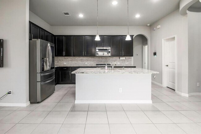 Building Photo - 3916 Joshs Cv