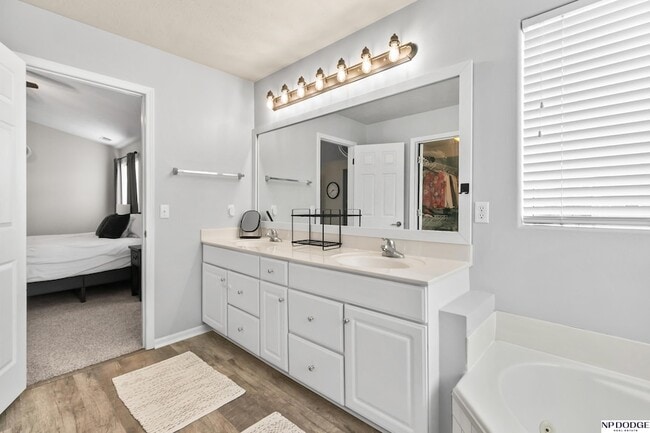 Building Photo - 1104 Valleyview Dr