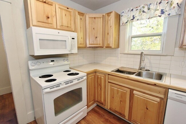 Building Photo - 3344 W South Slope Rd