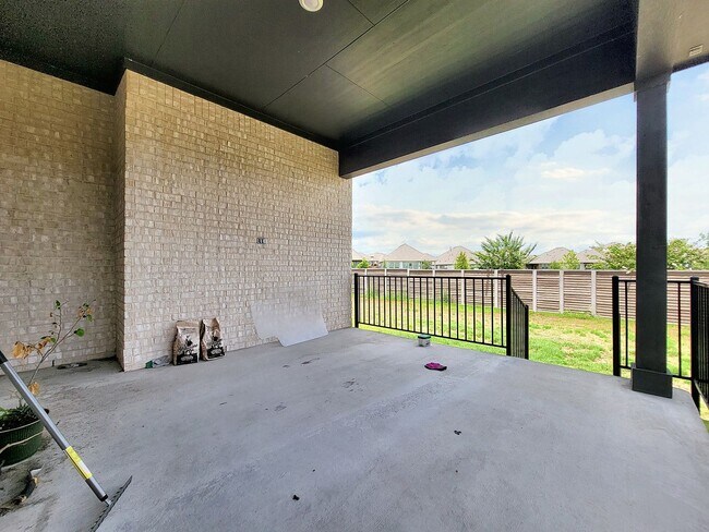 Building Photo - 513 Three Feathers Ct