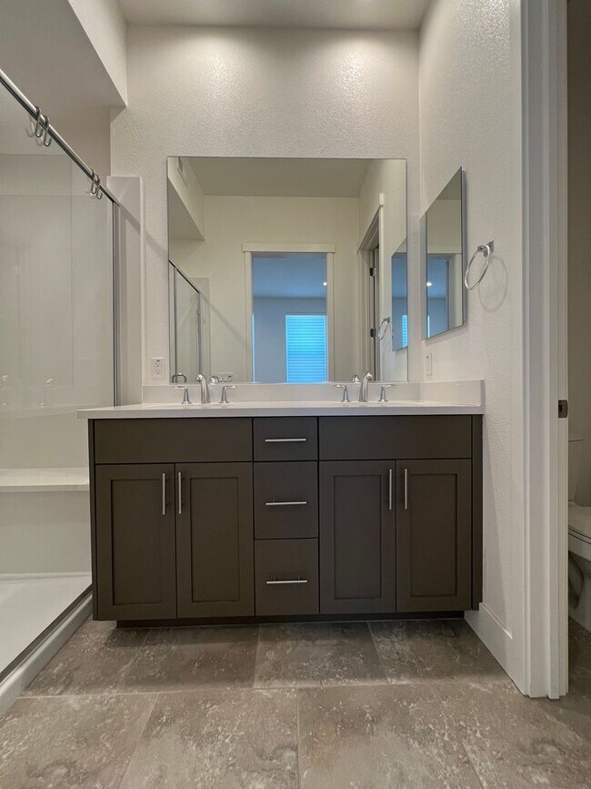 Building Photo - Downtown SJ SMART tri-level condo availabl...