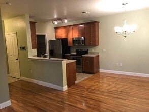 Building Photo - 2 bed/ 2 bath in Southern Dunes