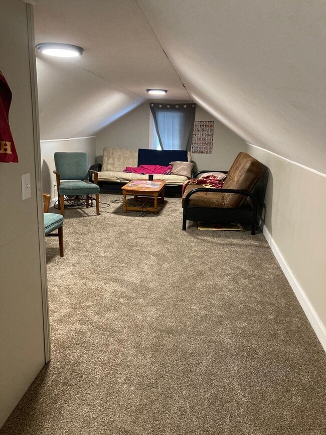 Building Photo - 3-Bedroom, 1-Bathroom - Woodland Home