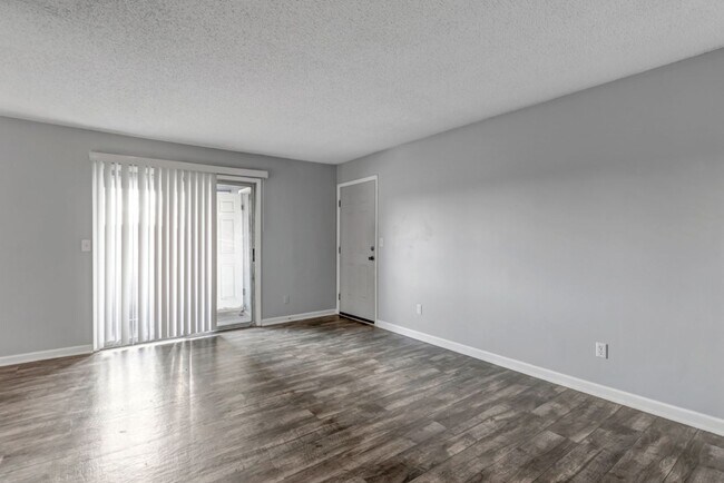 Building Photo - Recently Renovated Units in Decatur, AL