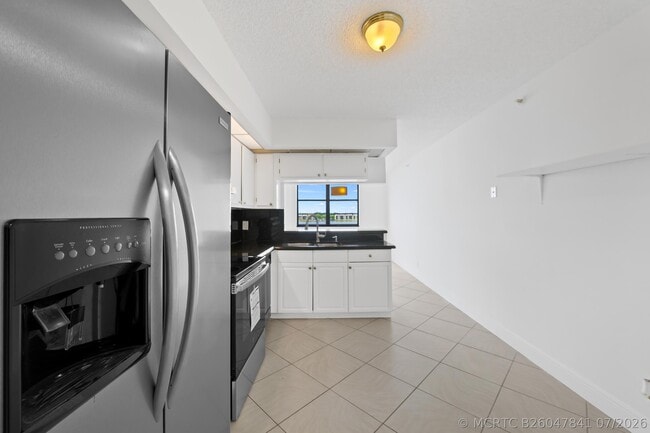 Building Photo - 105 Lake Emerald Dr