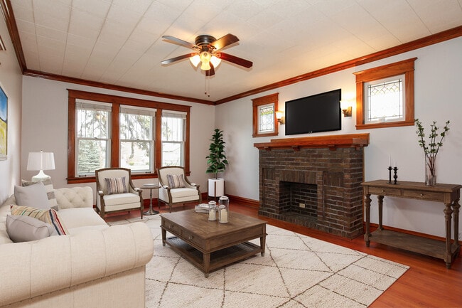 Building Photo - 117 W Naperville Rd