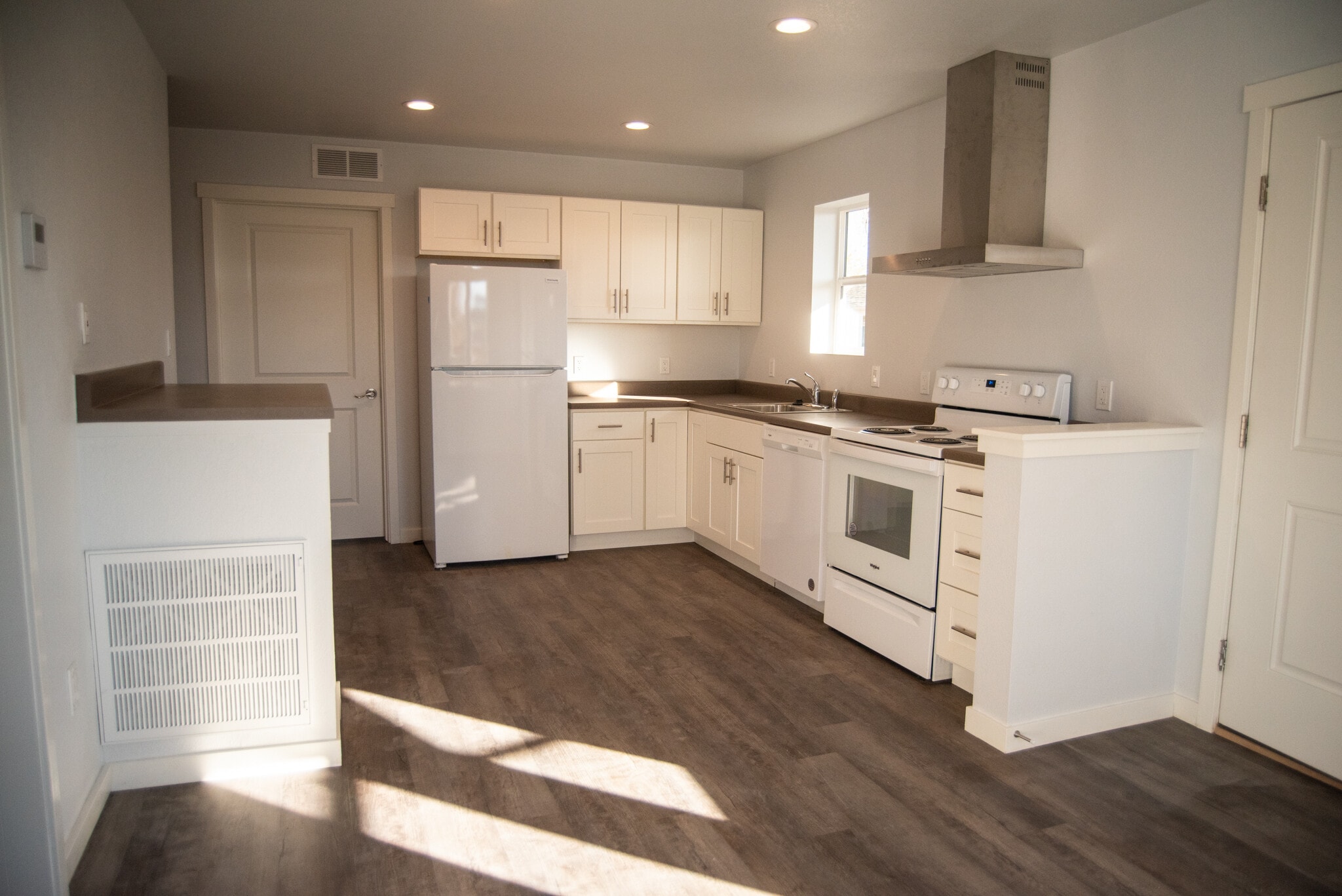 Building Photo - 223 S Hazel Ct