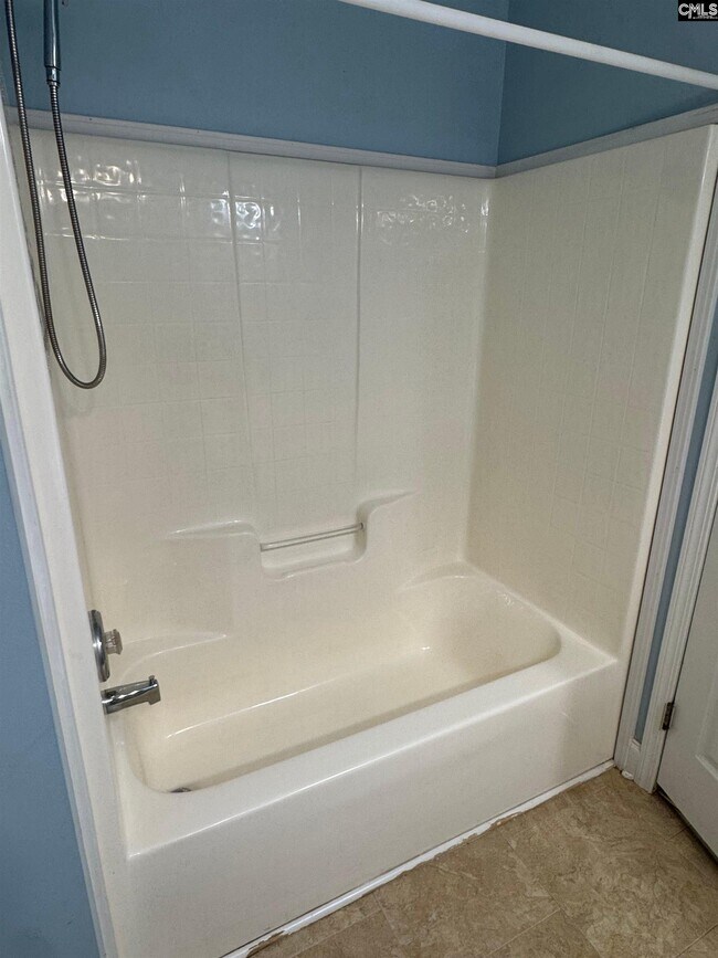 Building Photo - 121 Summerfield Dr