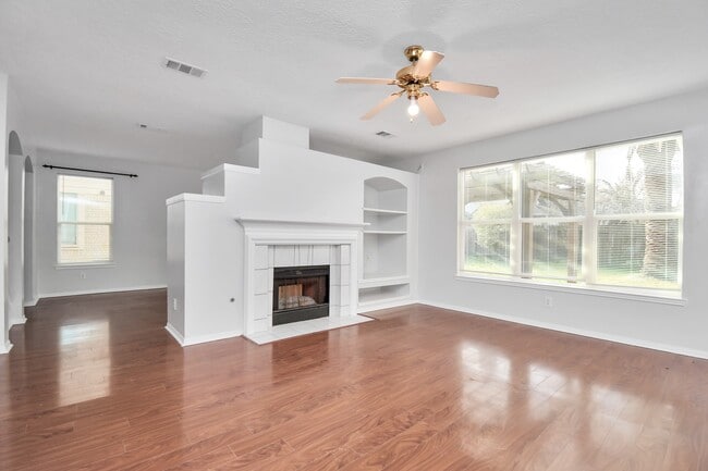 Building Photo - 15711 Rosewood Hill Ct