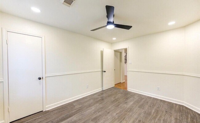 Building Photo - 16830 Scenic Gardens Dr